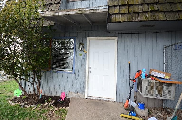 2nd image of 1992 Pepper St