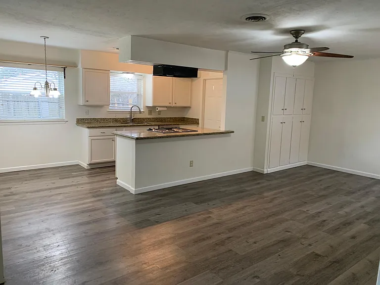 2612 Greenwood Ln — Photo 12