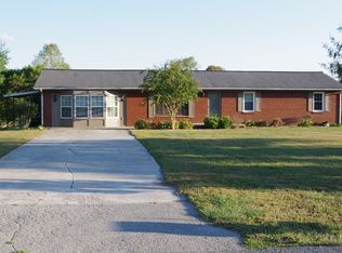 371 Sharp Acres Rd, Jacksboro, TN 37757