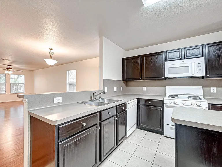 7910 Raven Creek Ln — Photo 18