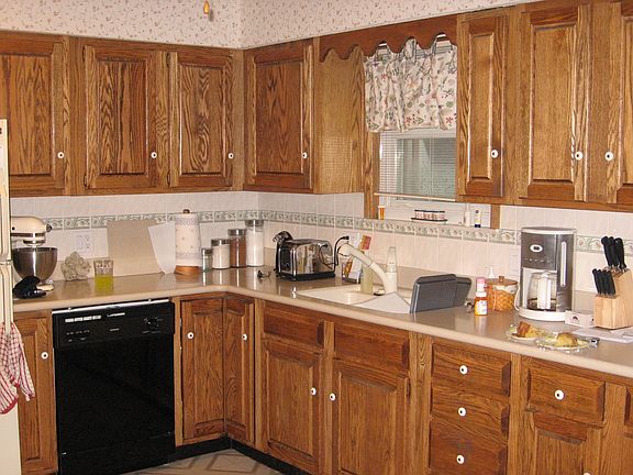 Eat- In Kitchen