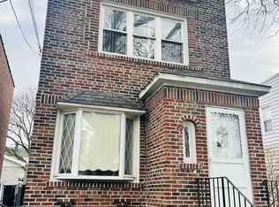 5329 72nd Pl, Maspeth, NY 11378