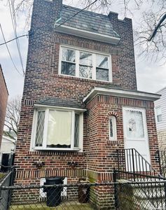 53-29 72 Place, Maspeth, NY, 11378