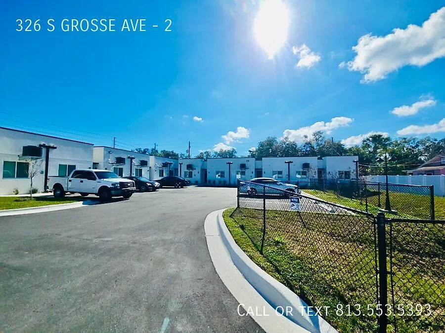 326 S Grosse Ave — Photo 3