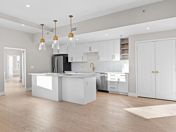 4th image of 707 Georgia Ave #501