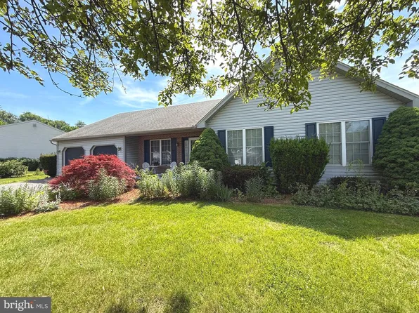4400 Prestwick Dr, Reading, PA 19606