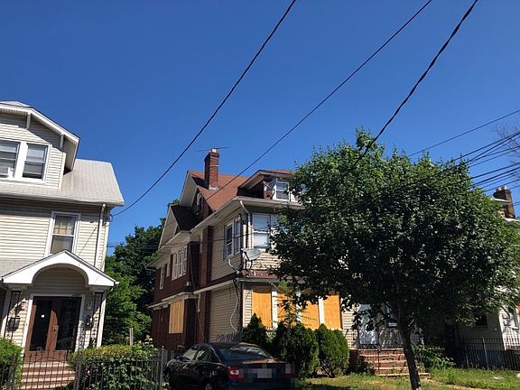 3rd image of 707 Stuyvesant Ave
