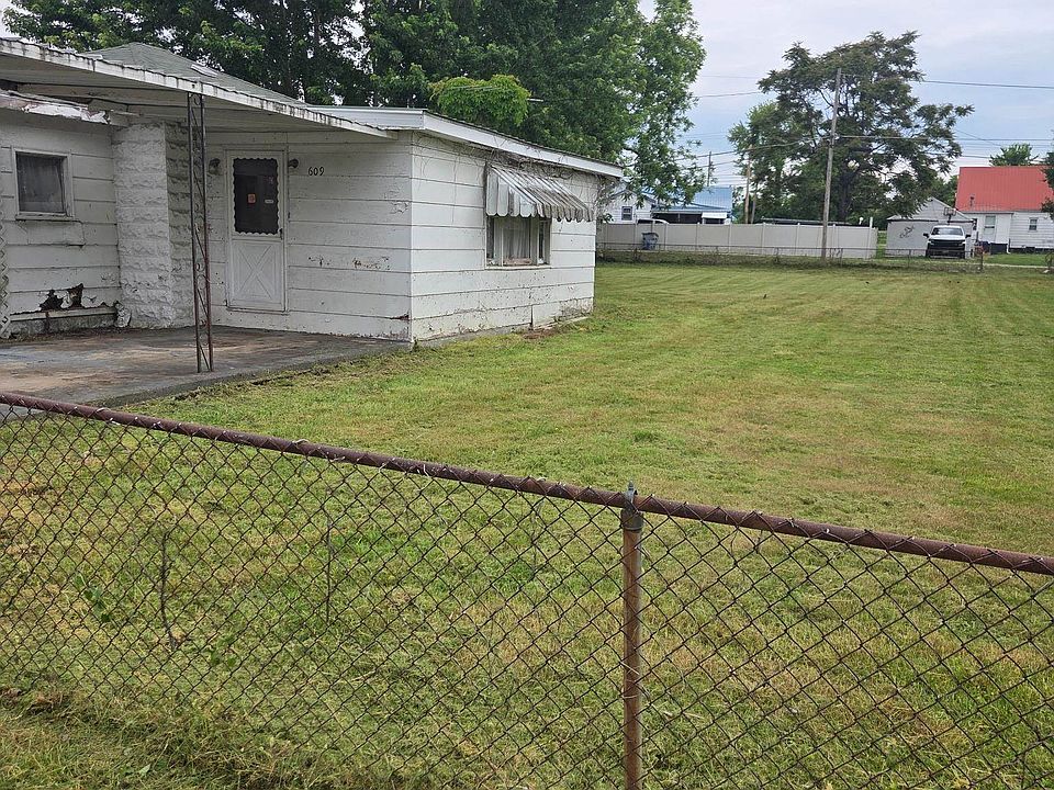 2nd image of 609 Center Ave
