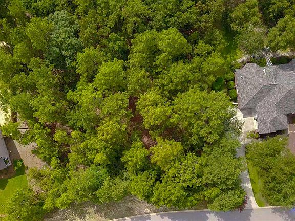 3rd image of 205 Crickentree Dr