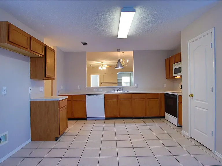 147 Southlake Dr — Photo 11