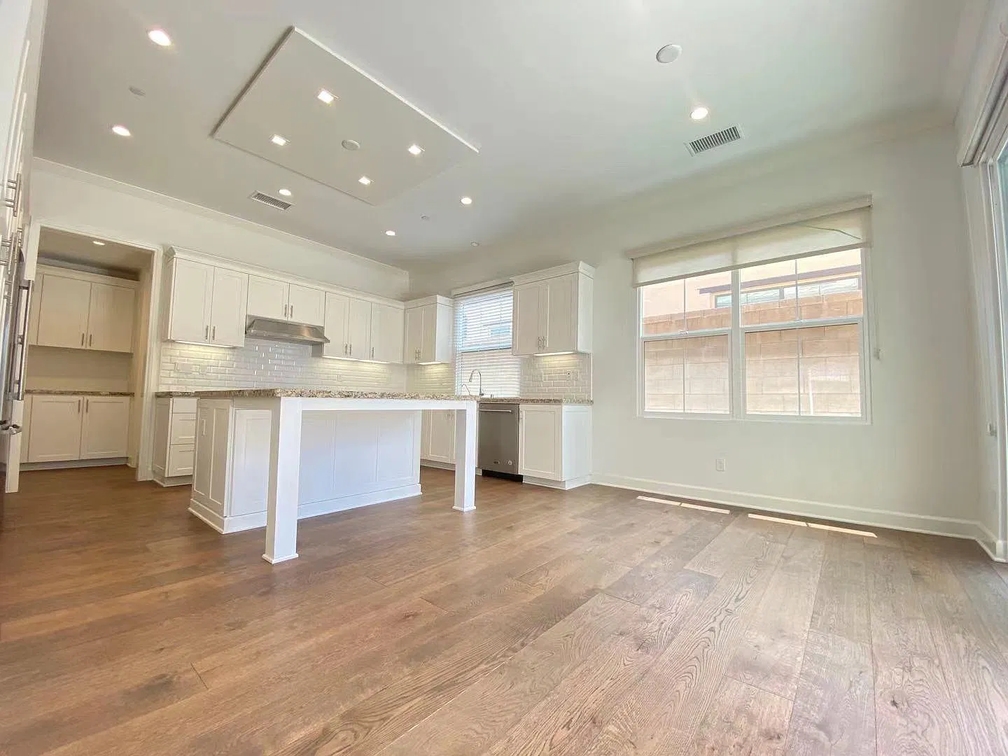 4 bed, 2246 sqft, $6,000 — Photo 3