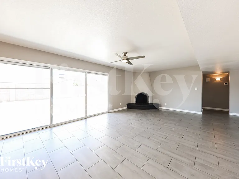 4855 W North Ln — Photo 7