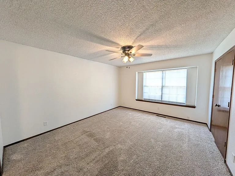 7323 S Canton Ave — Photo 8