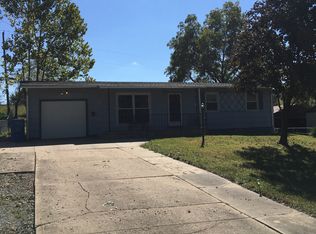 229 SW 40th Ter, Topeka, KS 66609