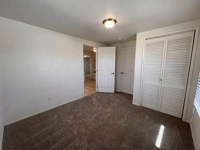 624 W Pinkley Ave #D — Photo 14