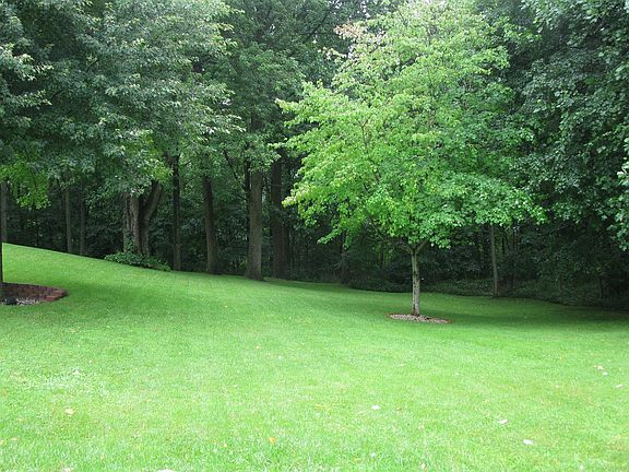 3rd image of 421 Sycamore Dr