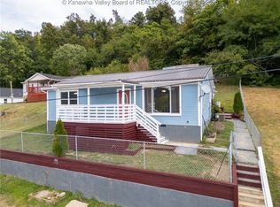 410 Sanns Dr, Lesage, WV