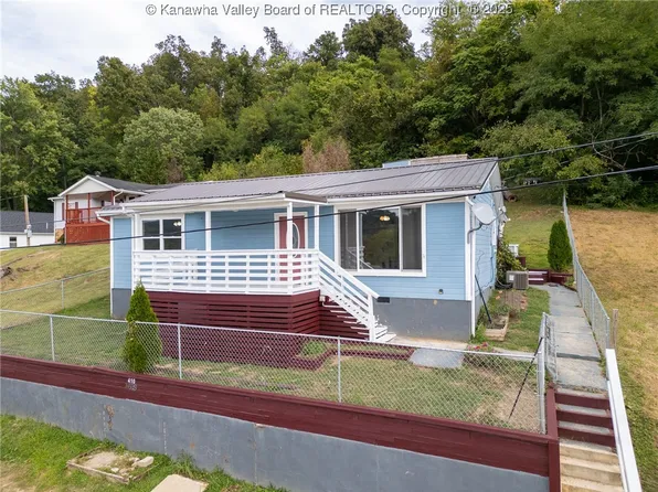 410 Sanns Dr, Lesage, WV 25537