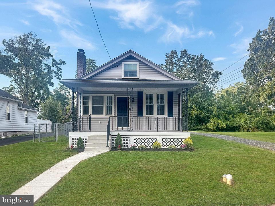 1st image of 1027 Riverside Dr