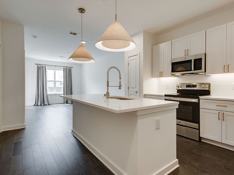 Photos are of similar unit with same floor plan and light fixtures.