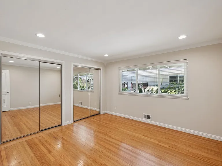 Luxury Apartment Available in gated Community downtown Palo Alto! — Photo 13