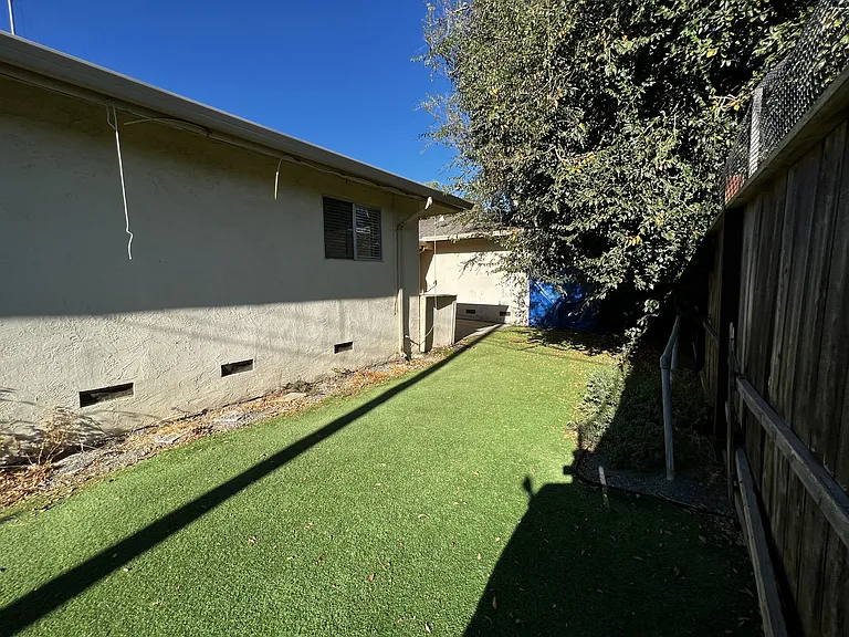 1625 Court Dr #A — Photo 15