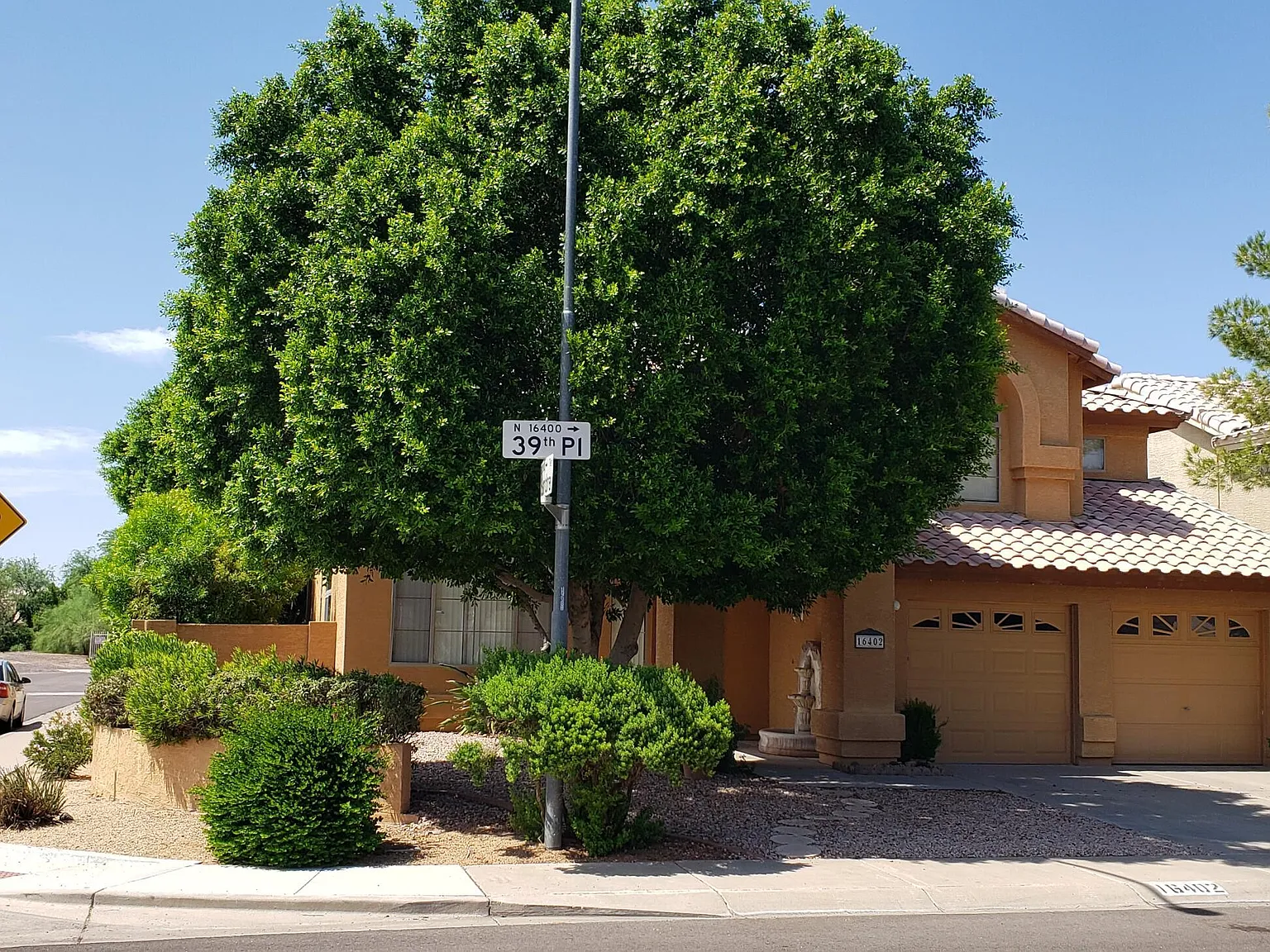 3 bed, 2.5 bath, 2149 sqft, $2,295 — Photo 2