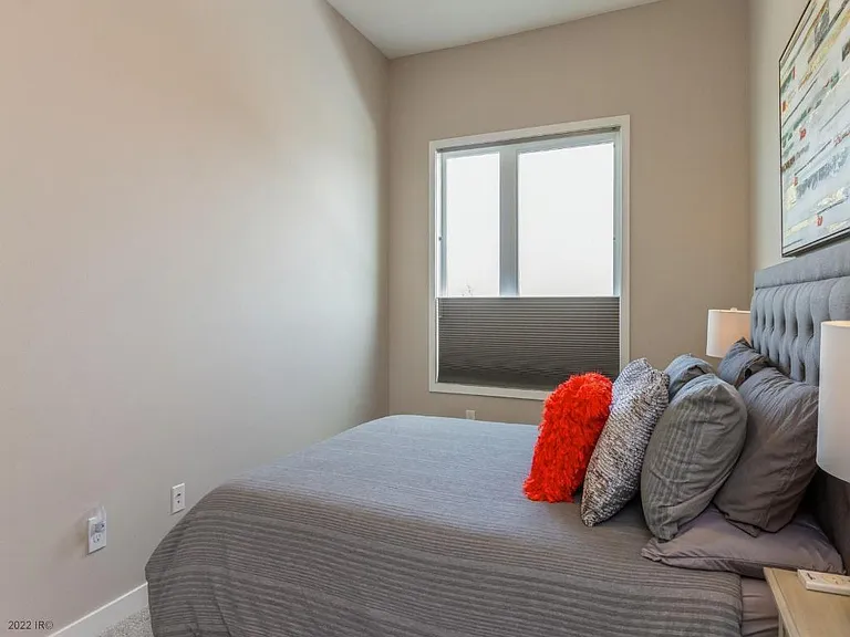 114 E Center St — Photo 14