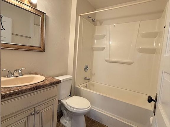 4th image of 840 16th St N #101-201