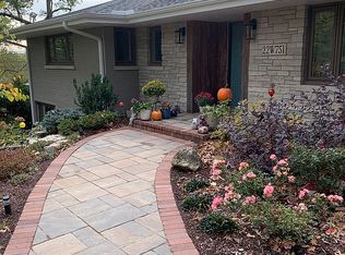 22W751 Sycamore Dr, Glen Ellyn, IL