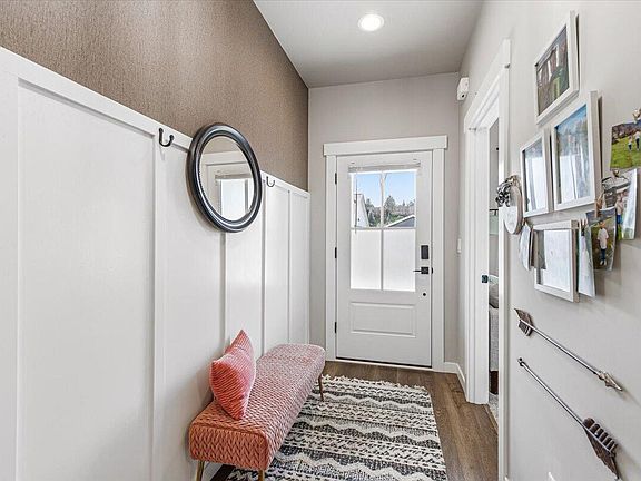 4th image of 248 Christopher Way