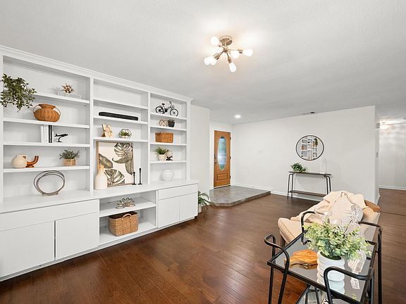 4th image of 5109 Fort Mason Dr