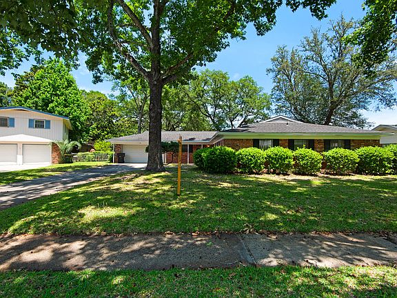 3rd image of 19 Windemere Ct