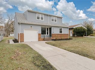 4971 S Sedgewick Rd, Lyndhurst, OH 44124