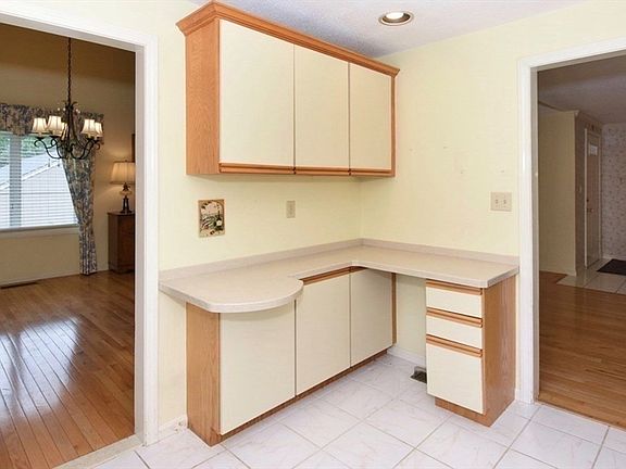 3rd image of 191 Brickett Hill Cir