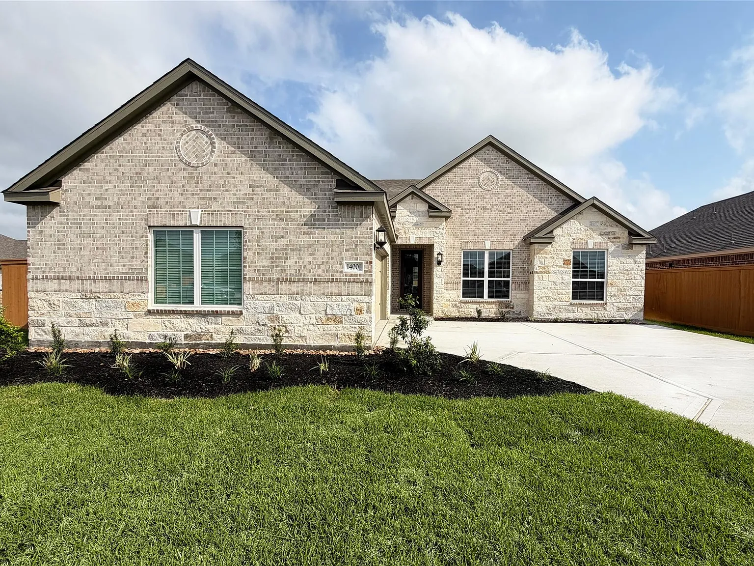 3 bed, 2.0 bath, 1958 sqft, $3,100 — Photo 1