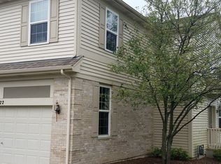 822 Oak Hollow Rd, Crystal Lake, IL 60014