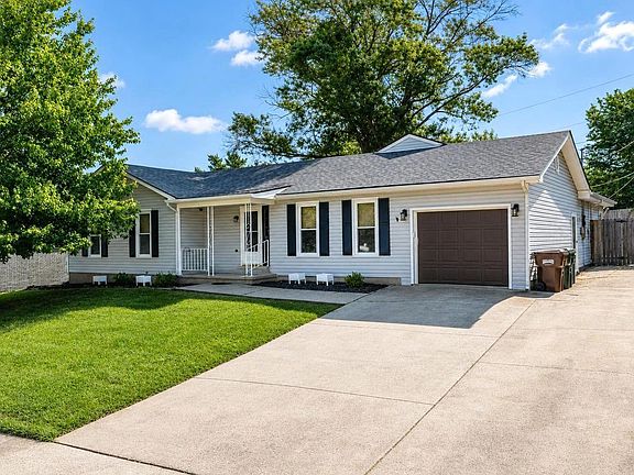 4th image of 2220 Redbud Ln