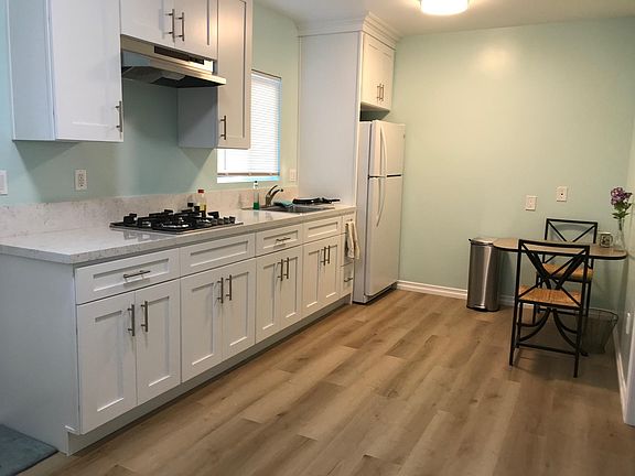 spacious kitchen & Nook