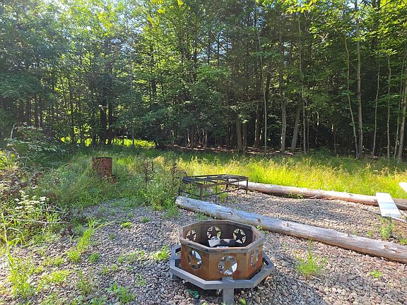 2nd image of 255 Seymour Hill Rd