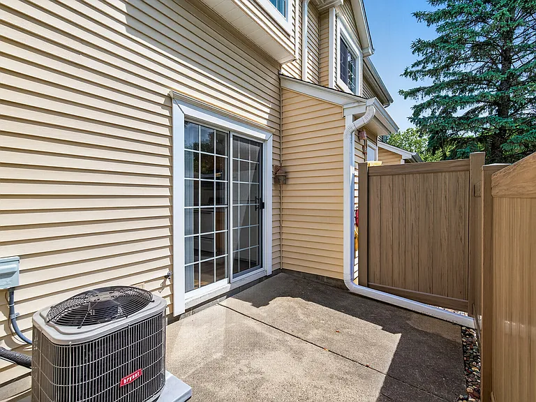 11208 Providence Ln — Photo 18