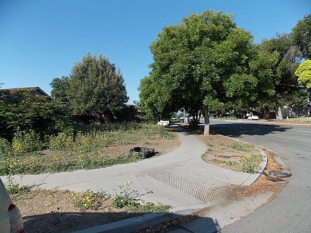 2nd image of 1795 Courtney Ave
