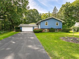 98 Royal View Dr, Rochester, NY 14625