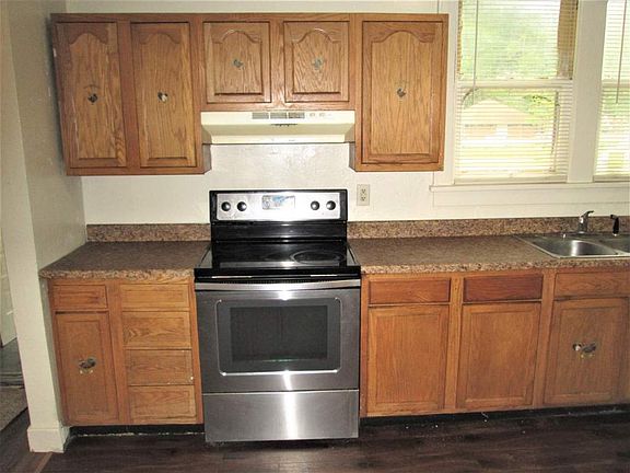 5th image of 830 W Wolf Ave