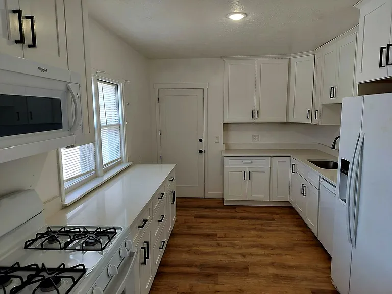 220 E Greenwood Ave — Photo 6