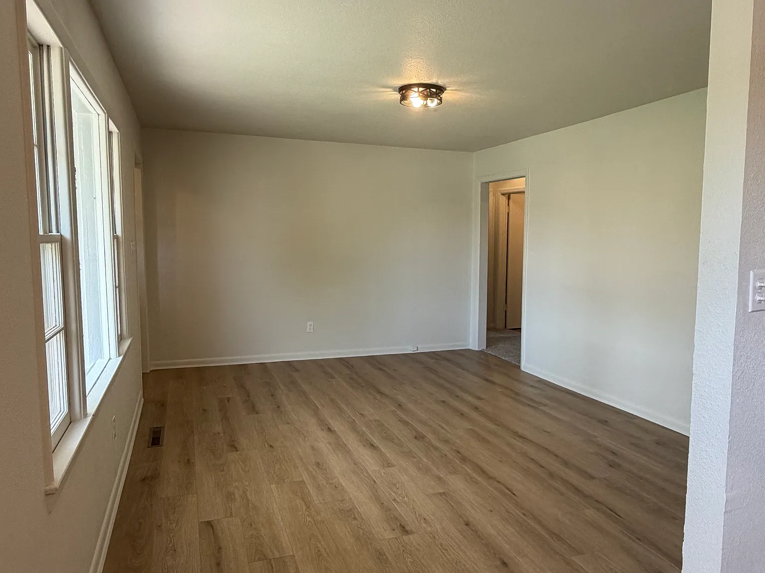 3 bed, 1000 sqft, $1,375 — Photo 3