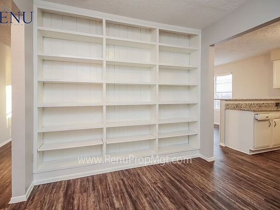 5th image of 4909 Crestway Dr