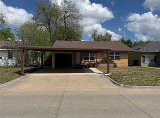 525 SW 2nd St, Moore, OK 73160