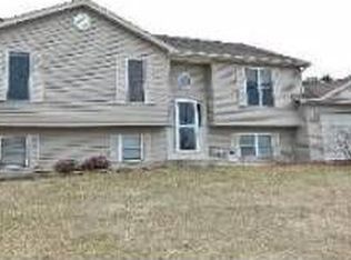 6001 Independence Ct, McHenry, IL 60050