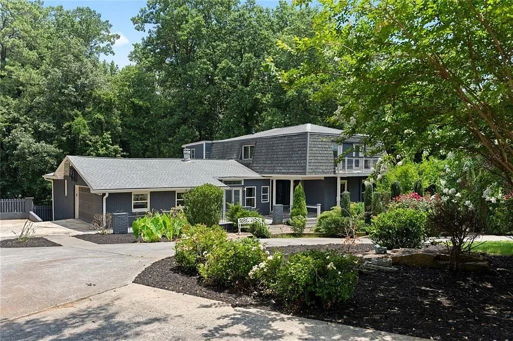 6 bed, 7.0 bath, 5727 sqft, $6,000 — Photo 1